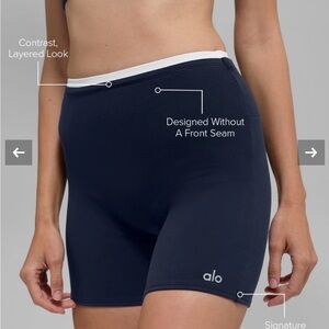 Alo yoga , Airbrush Double up-shorts in navy blue
